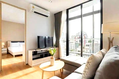 Condos for sale :  Park Origin (Phrom Phong) Sukhumvit Soi 24, just 600 meters from BTS Phrom Phong Beautiful, clean, new unit, ready to move in