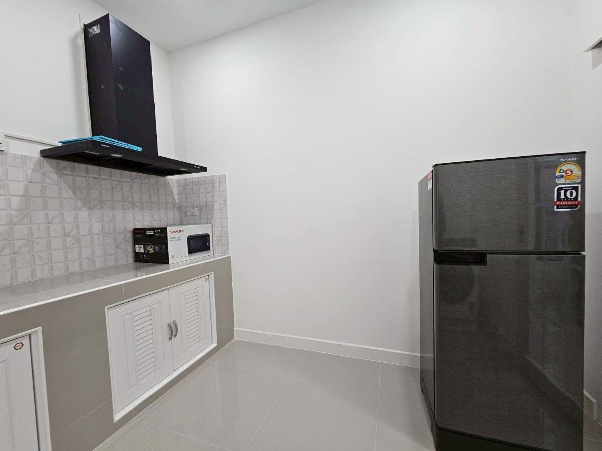 picture Two storey house for rent with 4 bedrooms,4 toilets and 1 kitchen.  - 8/17
