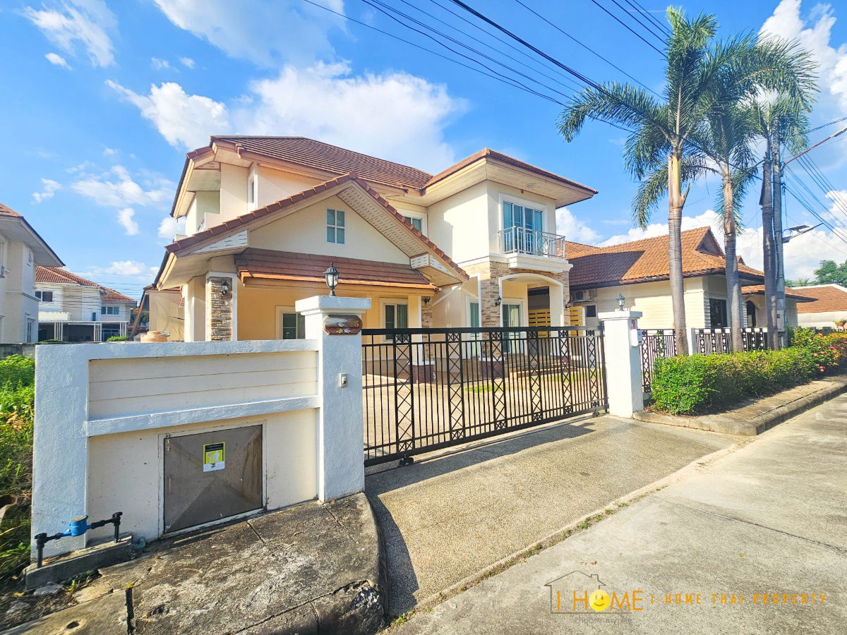 picture Two storey house for rent with 3 bedrooms,3 toilets and 1 kitchen.  - 1/32
