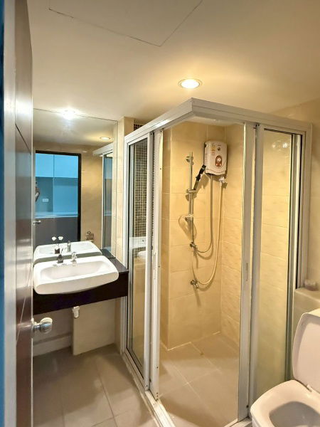 picture Condo for sale with   1 bedroom, 1 bathroom and   1 kitchen.    - 6/8