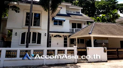เช่าบ้านเดี่ยว ซอยทองหล่อ (สุขุมวิท 55) : 🔼🔽 AccomA 📩 Pet friendly,Home Office 4 BR House @ (50119)