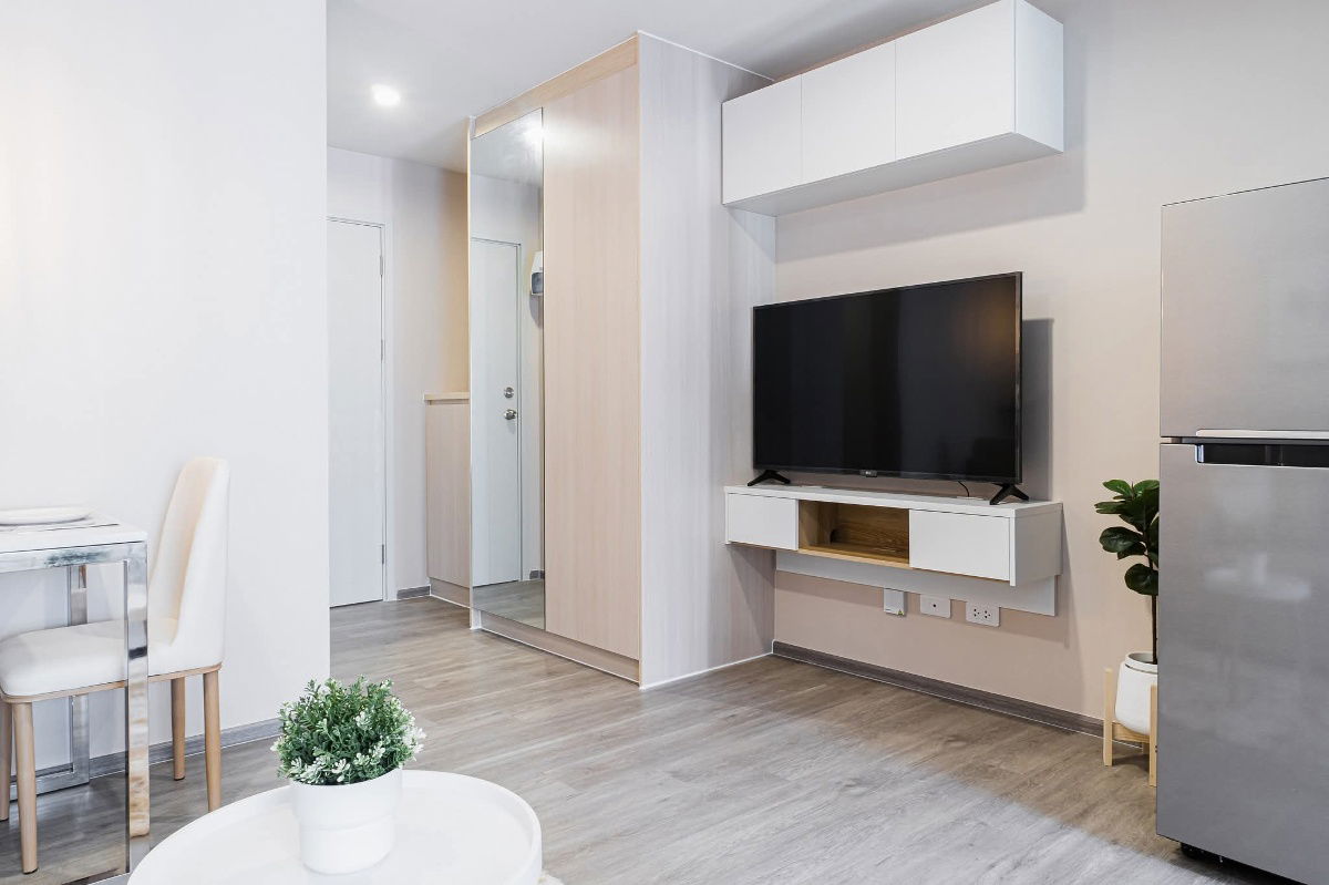 picture Reach condo Phaholyothin 52 just by bts and with the new room just renovated  - 7/12