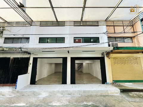 อาคารพาณิชย์ เจริญกรุง 31 (รีโนเวท) 5.5ชั้น มีลิฟท์ ‼️ 