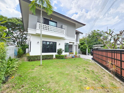 ให้เช่าบ้านเดี่ยวสองชั้น  3 ห้องนอน 4 ห้องน้ำ 1  ห้องครัว  2 ที่จอดรถ