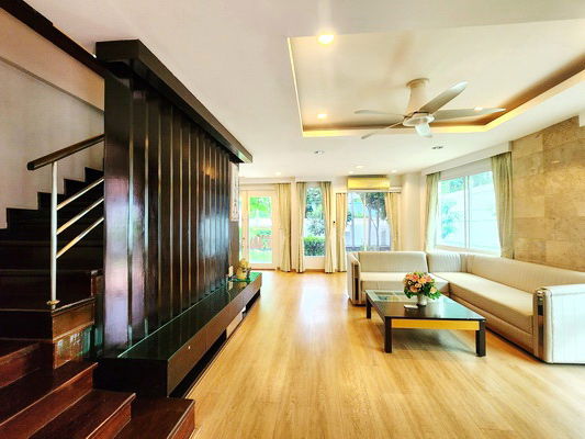 picture FOR RENT BAAN LADPRAO EXCLUSIVE RESIDENCES / 3 bedrooms 4 bathrooms / 200 Sqw. 400 Sqm. **130,000** BIG HOUSE. CLOSE TO CENTRAL EASTVILLE - 12/18
