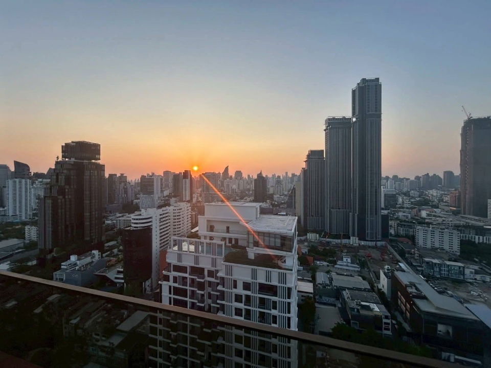 picture Condo for sale, The Fine Bangkok Thonglor-Ekkamai, corner unit, high floor, stunning view, fully furnished and ready to move in.- SW003078 - 4/17
