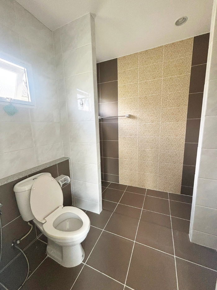 picture A house two storeys for rent with 3 bedrooms,3 toilets and 1 kitchen. - 9/14