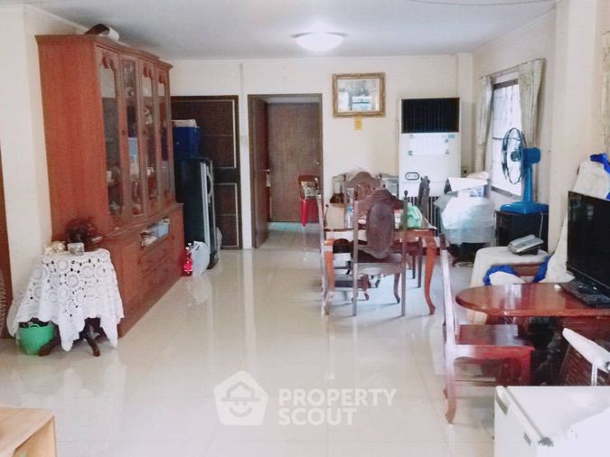 ขายทาวน์โฮม 5 ห้องนอน 200 ตร.ม. 72 ตร.ว. ลักซ์ 35 รัชดา-ลาดพร้าว