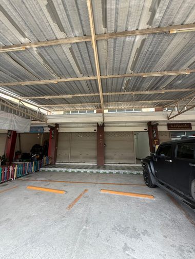 ห้องเปล่าคูหาติดกันเปิดเป็นสำนักงานได้4 ชั้น4ห้องนอน6ห้องน้ำ 51.6 ตรม.224ตรม.พื้นที่ขนาดใหญ่จอดรถ4คันติดถนนทะลุได้เส้นที่ดินไทยด้านหน้าข้างหลังแพรกษา