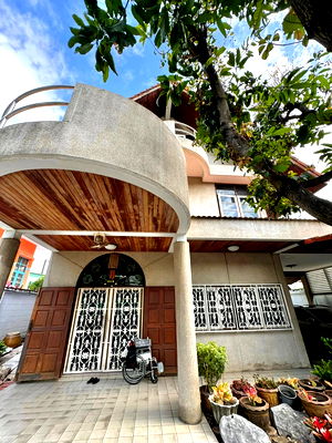 Houses for sale Sathu Pradit Road : Single house for sale near the city center, Sathorn, 96 sq.w., Narathiwat Soi 18, Chong Nonsi