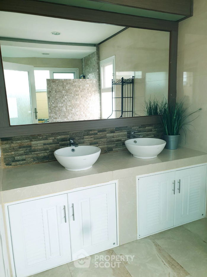 picture 4-BR House in Dokmai (ID 880953) - 34/35
