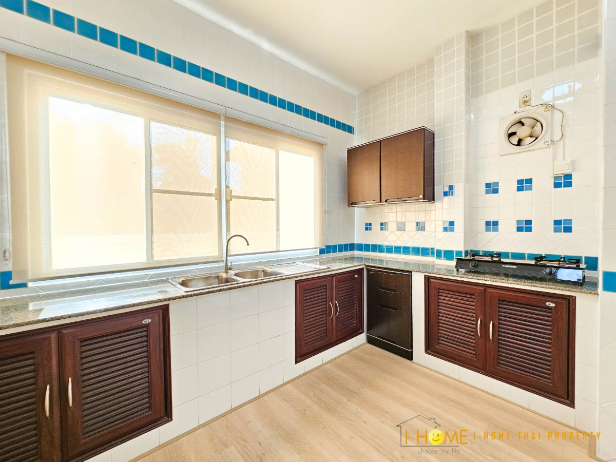 picture Two storey house for rent with 3 bedrooms,3 toilets and 1 kitchen.  - 15/32