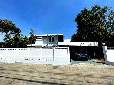 เช่าบ้านเดี่ยว ถนนสุทธิสารวินิจฉัย : 🏡 ให้เช่าบ้านเดี่ยว / โฮมออฟฟิศใจกลางรัชดา – ใกล้ MRT รัชดาภิเษกเพียง 1 กิโลเมตร!