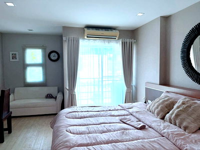 ขายคอนโด : ขายคอนโดเด่น  1 ห้องนอน  1 ห้องน้ำ  1 ห้องครัว  1  ที่จอดรถ