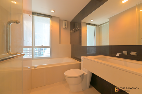 Room available, ready to move in RHYTHM Ratchada-Huaikhwang near MRT Huai Khwang Station