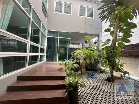 🔼🔽 AccomA 📩 3 BR House in Khlong Tan Nuea (1712120)