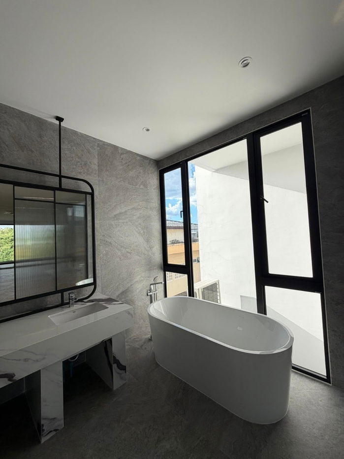 picture 🏢 Luxury 4-Storey Home Office with Private Lift for Rent! - 8/10