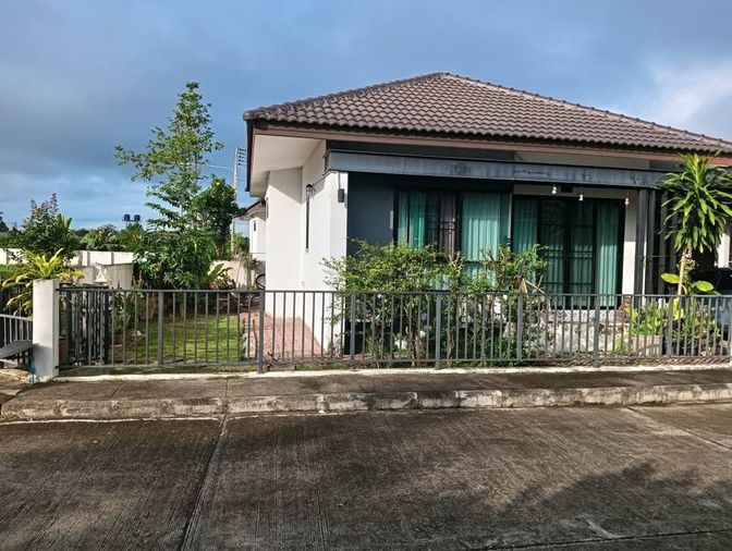 ให้เช่าบ้านเดี่ยวชั้นเดียว 3 ห้องนอน 2 ห้องน้ำ 1 ห้องครัว 2 ที่จอดรถ