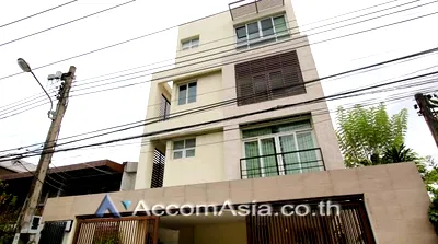 เช่าบ้านเดี่ยว เขตคลองเตย : 🔼🔽 AccomA 📩 Home Office 4 BR House in Klong Tan (1710860)