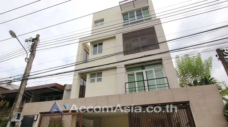 🔼🔽 AccomA 📩 Home Office 4 BR House in Klong Tan (1710860)