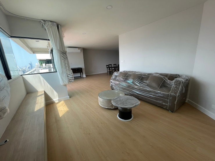 picture Room price reduced from 95,000 baht, price negotiable‼️Sathorn Garden - 4/9