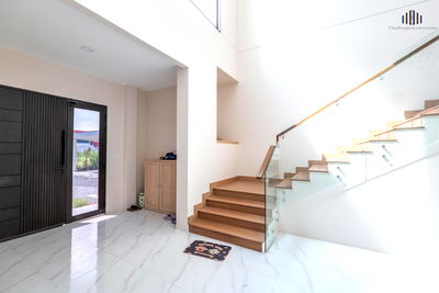 Houses for sale Ramkhamhaeng Road : sale: A modern-style house with fully filled land, ideal for developing into a distribution center 