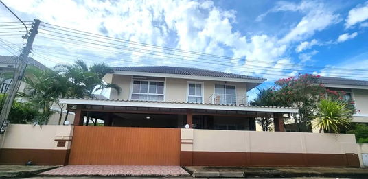 รูปภาพ Two storey house for rent with 4 bedrooms,4 toilets and 1 kitchen.