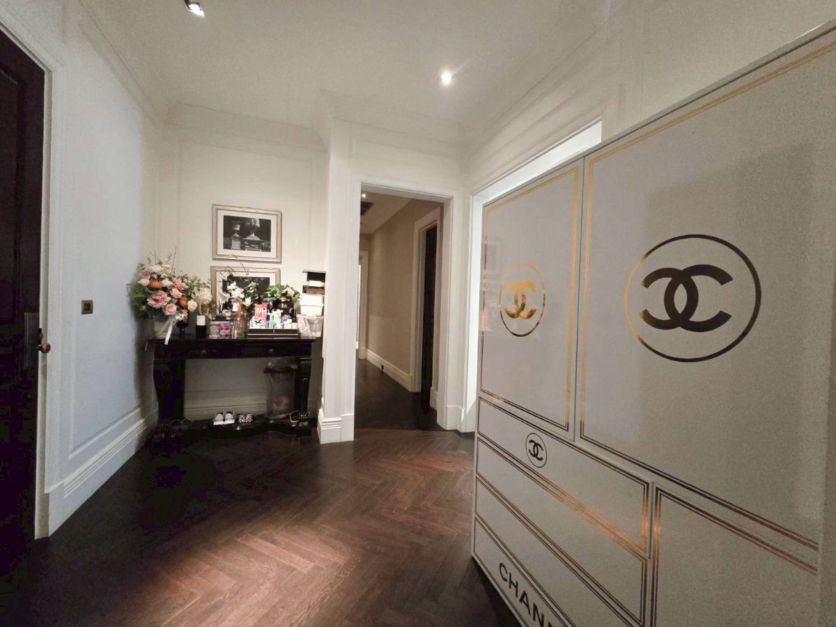 picture ❖ Nice Decoration ❖ 15+ floor, size 375.62 sq.m. | 3 bedrooms, fully furnished | Condominium near Central Embassy only 1 min., BTS Phloen Chit 3 mins. - 8/21