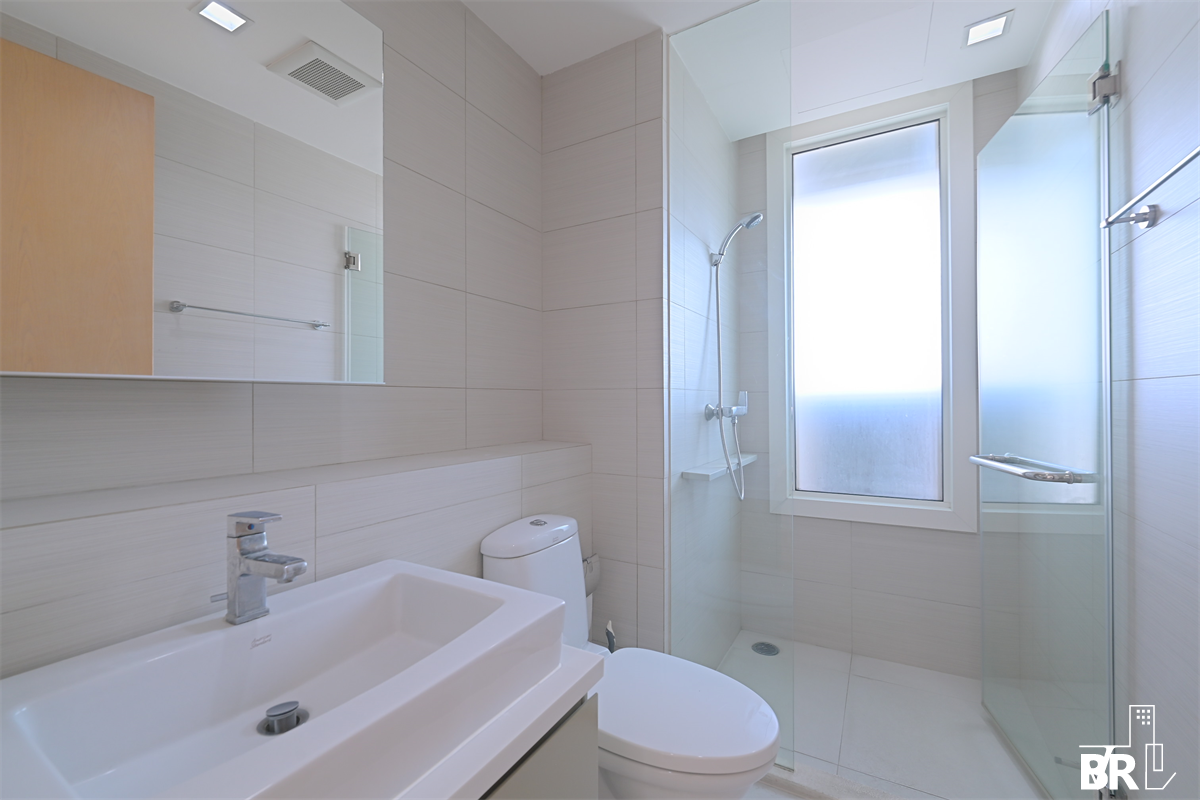 picture Siri At Sukhumvit near BTS Thong Lo Beautiful Room, Good Condition - 8/10