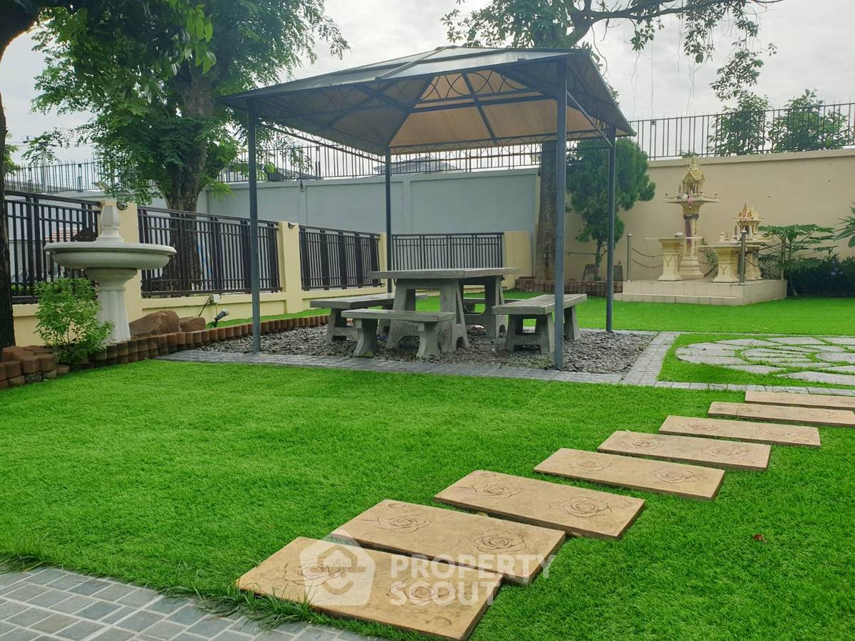 picture 4-BR House in Dokmai (ID 880953) - 7/35