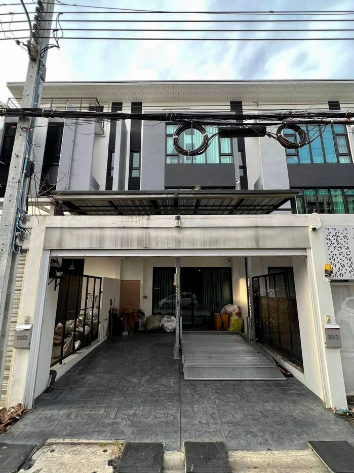 picture For Sale: Luxurious 3.5-Storey Townhome at Neo Space Plus, Sukonthasawat 3 – Fully Built-in, Elegant Design with Private Lift - 1/17