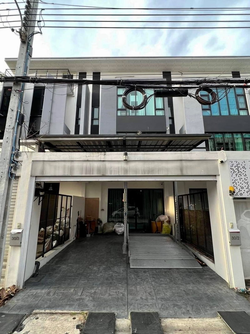 ขายอาคารพาณิชย์ : ขายทาวน์โฮมหรู 3 ชั้นครึ่ง Neo Space Plus สุคนธสวัสดิ์ 3 – ตกแต่ง Built-in สวยหรู พร้อมลิฟต์ในตัว ใกล้โรงเรียนสตรีวิทยา 2