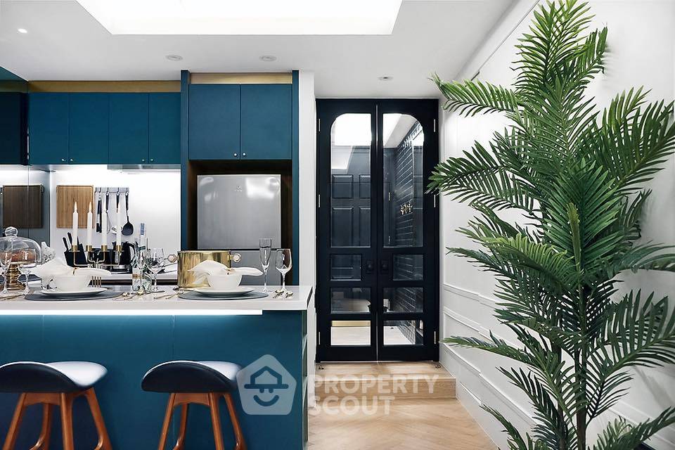 picture 2-BR Condo at Nusa State Tower Condominium near BTS Saphan Taksin (ID 512804) - 9/27