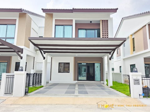 Two storey house for rent with 3 bedrooms,3 toilets and 1 kitchen. 