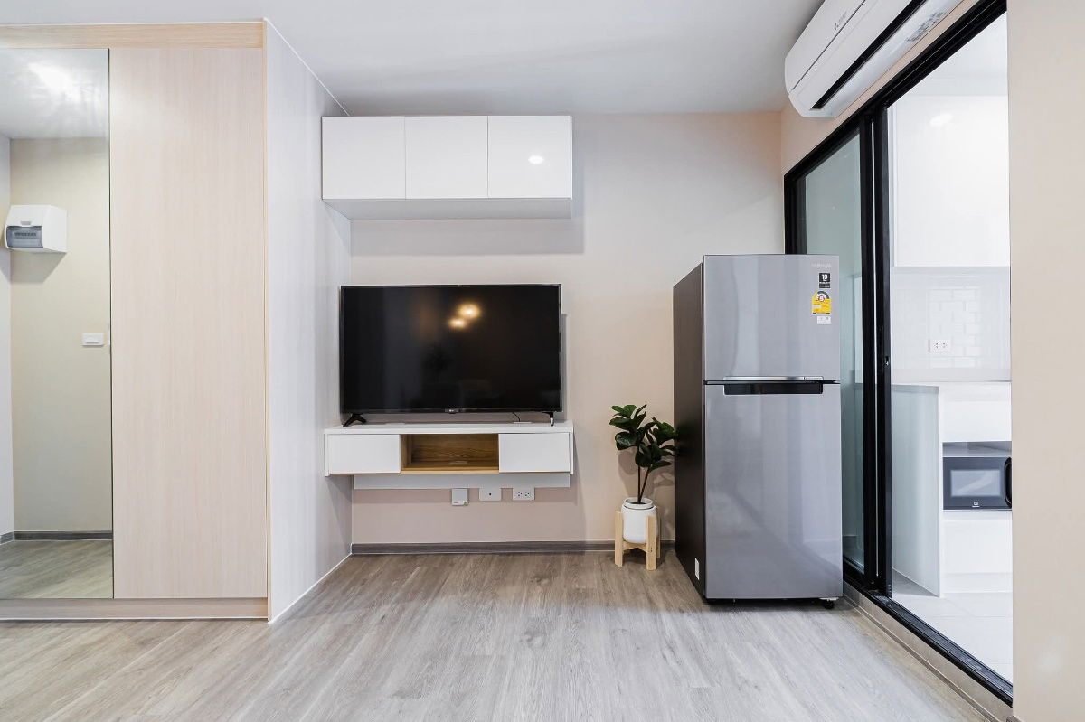 picture Reach condo Phaholyothin 52 just by bts and with the new room just renovated  - 9/12