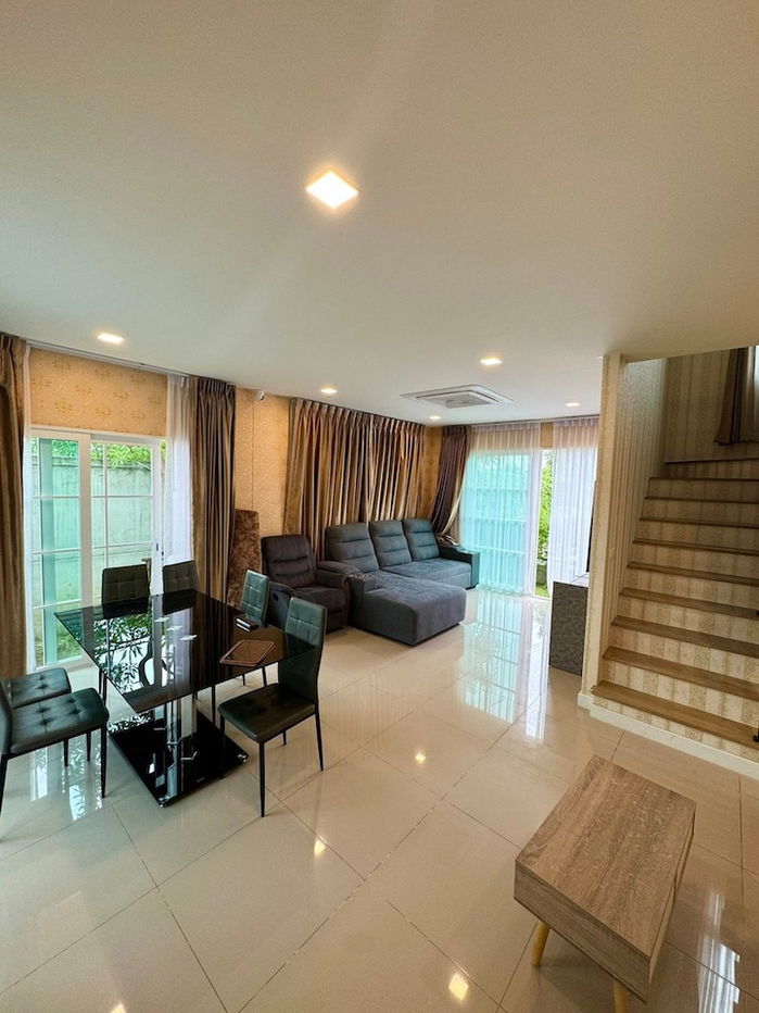 รูป ให้เช่าบ้านเดี่ยวหลังใหญ่ เพรสทีจ ฟิวเจอร์ รังสิต **4 ห้องนอน | 3 ห้องน้ำ | 2 ที่จอดรถ **พื้นที่ใช้สอย 155 ตร.ม. / ที่ดิน 51 ตร.วา **Fully furnished - รูปที่ 5/13