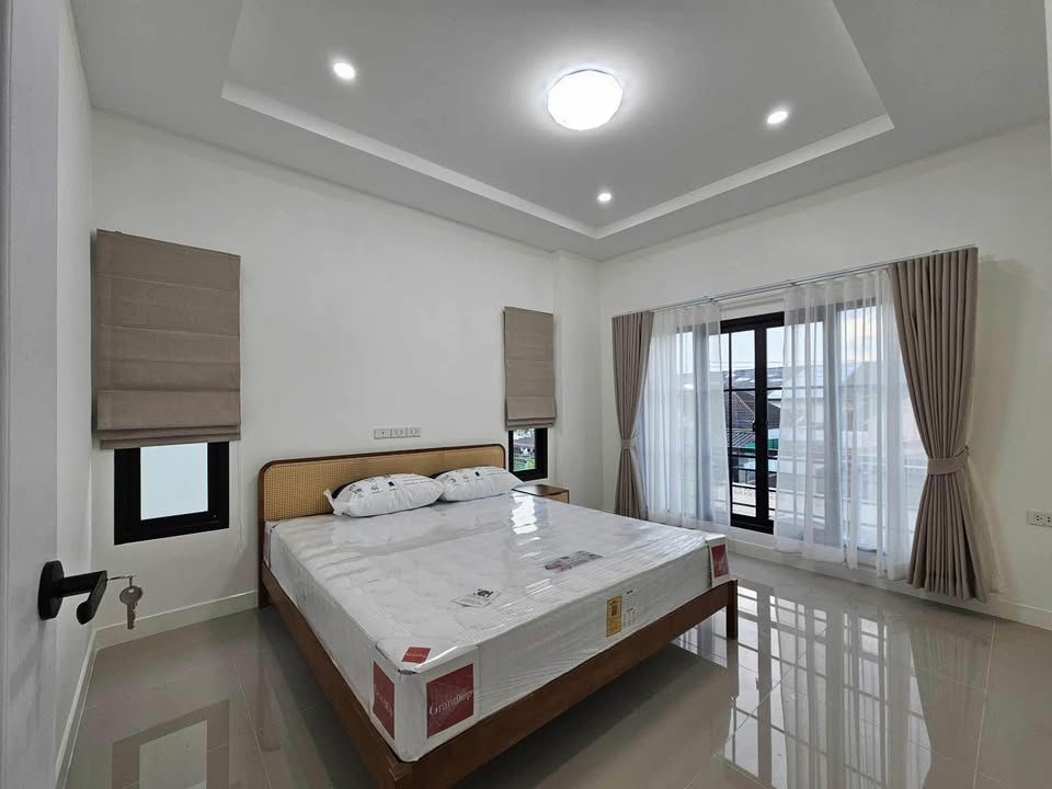 รูป ให้เช่าบ้านเดี่ยวสองชั้น   4 ห้องนอน 4 ห้องน้ำ 1  ห้องครัว  2  ที่จอดรถ - รูปที่ 10/17