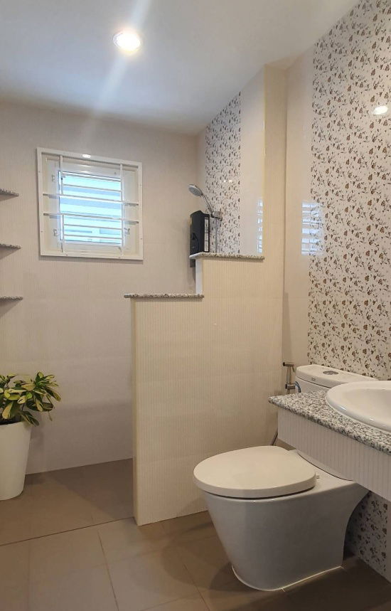 picture House for  rent  with  2 bedrooms   and  2 toilets. - 10/17