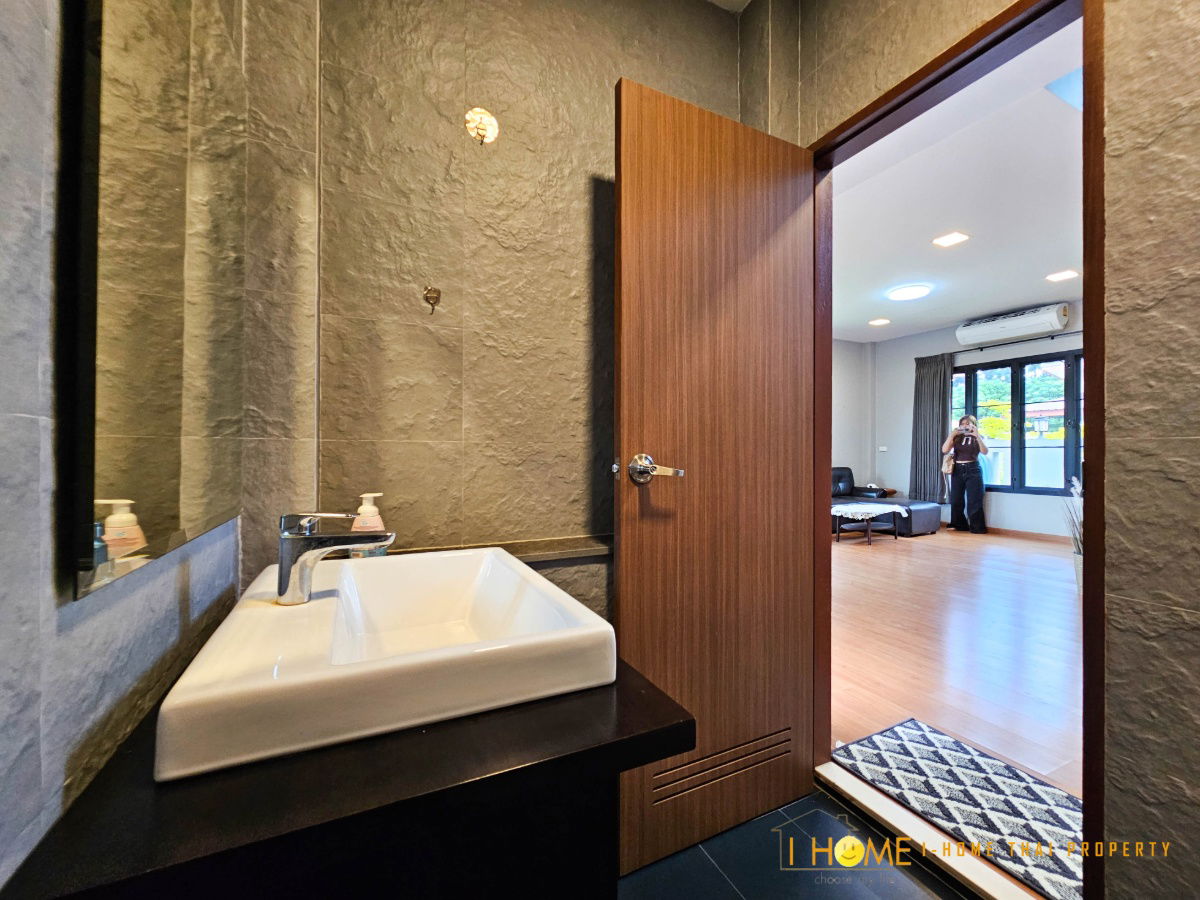 รูป ให้เช่าบ้านเดี่ยวสองชั้น  3 ห้องนอน 4 ห้องน้ำ 1  ห้องครัว  2 ที่จอดรถ - รูปที่ 8/25