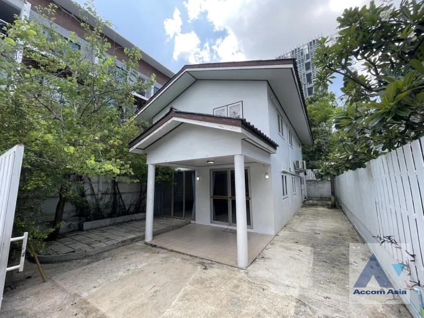 picture 🔼🔽 AccomA 📩  3 BR House in Thung Maha Mek (AA38058) - 1/12