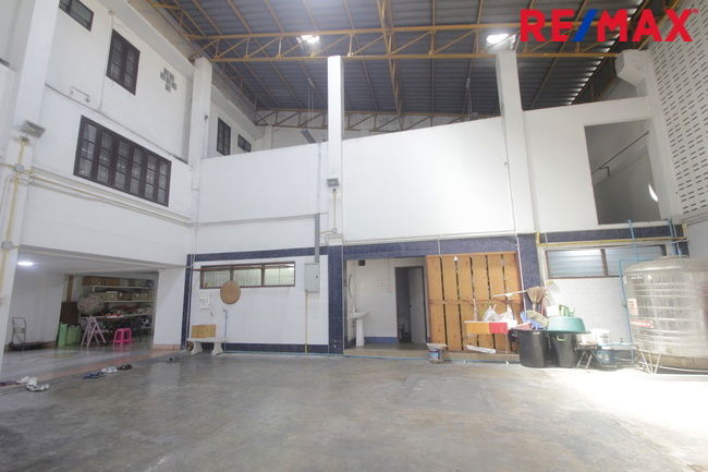 รูป สำนักงานพร้อมที่ดิน 157 ตารางวา ถ.บางกรวย ไทรน้อย หน้าหมู่บ้านบัวทองแลนด์ ตกแต่งต่อเติมพร้อมใช้งาน 1,443 ตารางเมตร  - รูปที่ 14/32