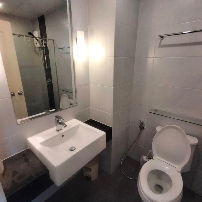 picture Condominium for rent with 1 bedroom, 1 toilet and 1 kitchen. - 7/10