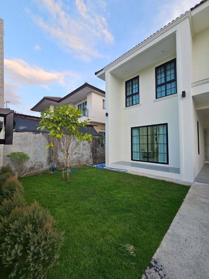 picture Two storey house for rent with 4 bedrooms,4 toilets and 1 kitchen.  - 2/17
