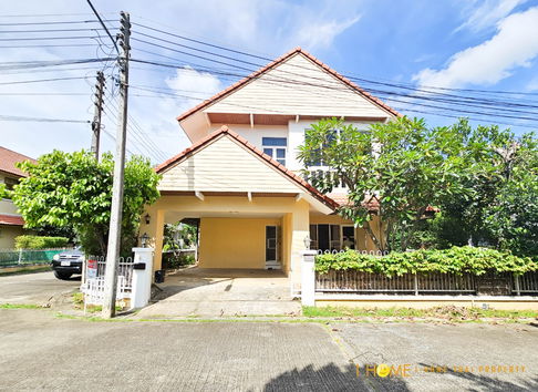 Two storey house for rent with 3 bedrooms,3 toilets and 1 kitchen. 