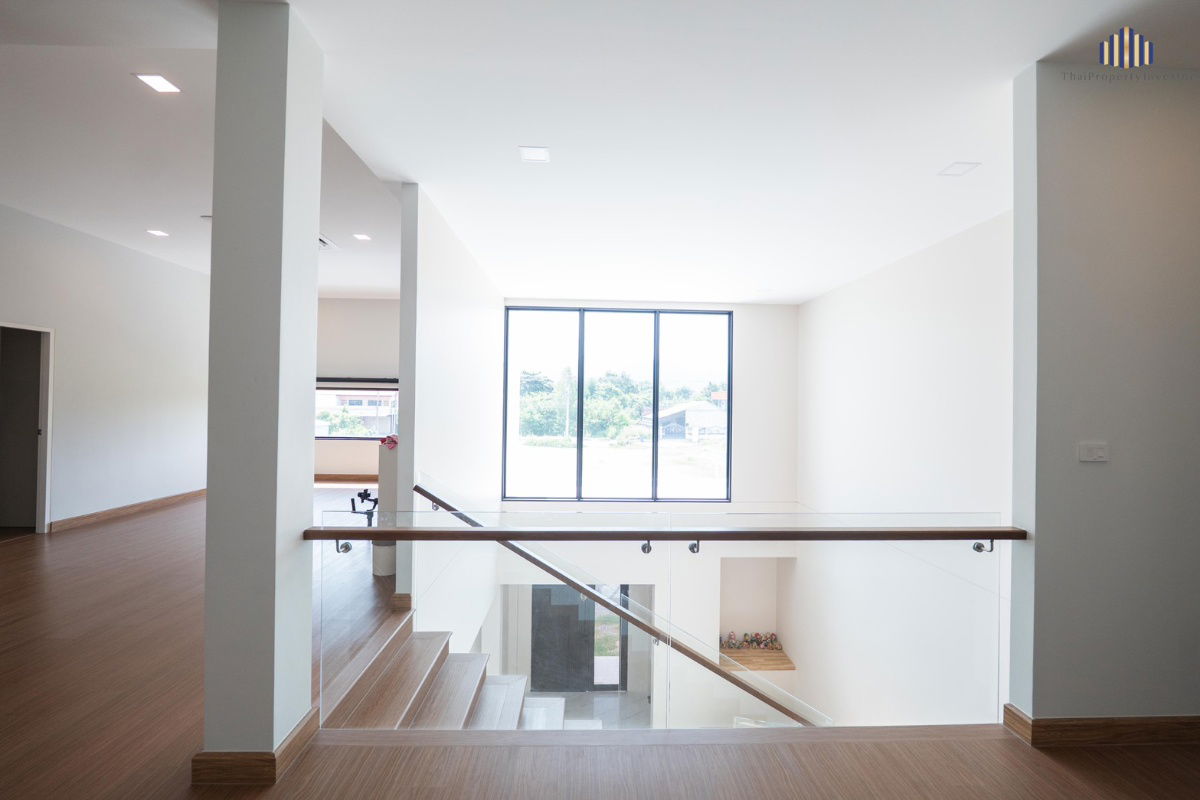 picture sale: A modern-style house with fully filled land, ideal for developing into a distribution center  - 12/13