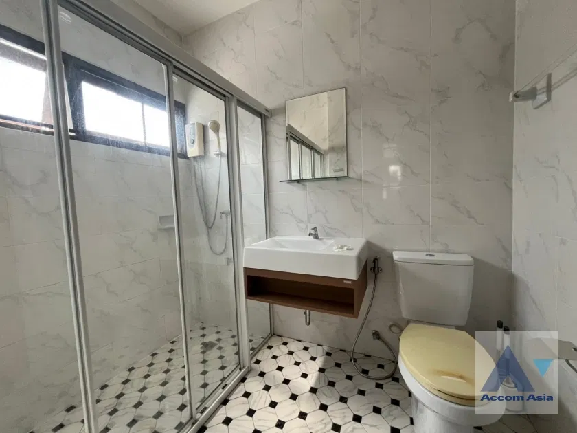 รูป 🔼🔽 AccomA 📩 Pet friendly 3 BR House in Khlong Toei Nuea (AA42302) - รูปที่ 10/10