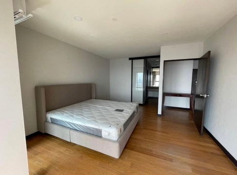 Room price reduced from 95,000 baht, price negotiable‼️Sathorn Garden