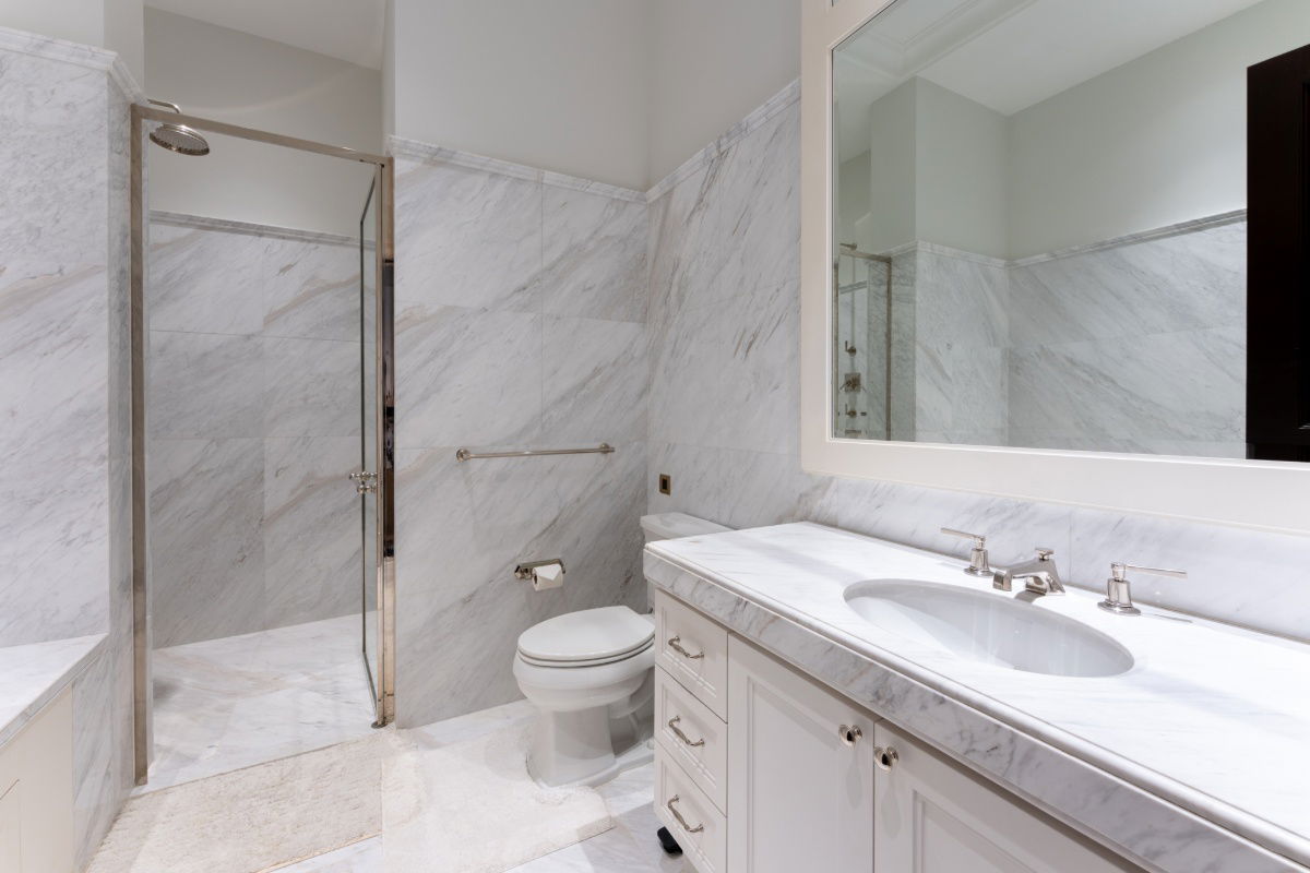 picture ❖ Nice Decoration ❖ 15+ floor, size 292.10 sq.m. | 2 bedrooms, fully furnished | Condominium near Central Embassy only 1 min., BTS Phloen Chit 3 mins. - 9/14
