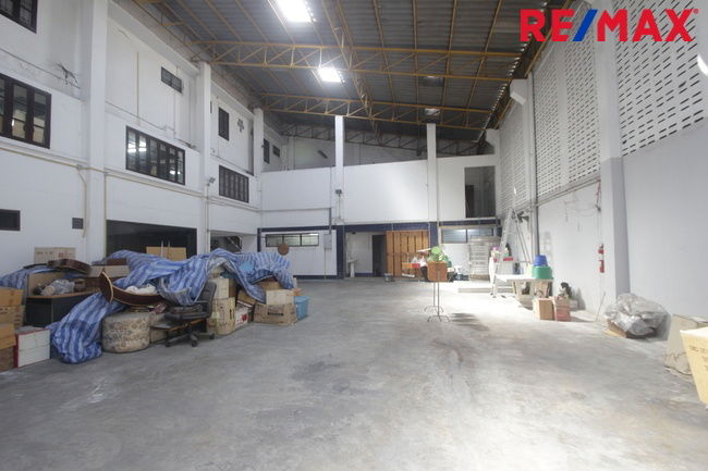 รูป สำนักงานพร้อมที่ดิน 157 ตารางวา ถ.บางกรวย ไทรน้อย หน้าหมู่บ้านบัวทองแลนด์ ตกแต่งต่อเติมพร้อมใช้งาน 1,443 ตารางเมตร  - รูปที่ 12/32