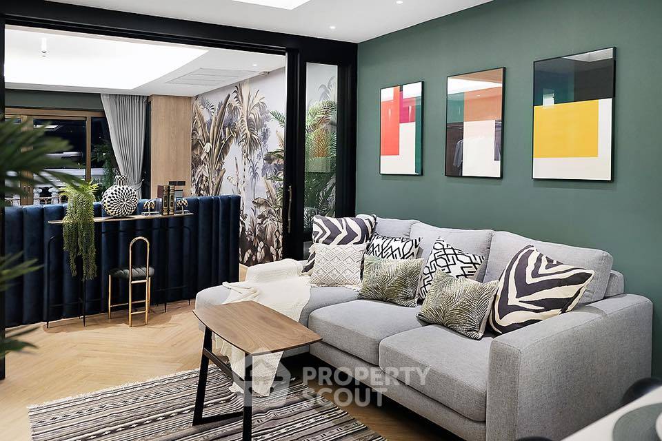 picture 2-BR Condo at Nusa State Tower Condominium near BTS Saphan Taksin (ID 512804) - 2/27
